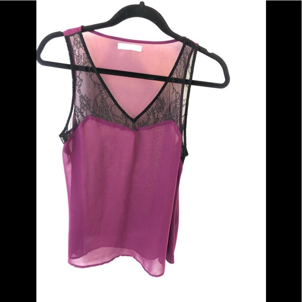 Hinge lace top